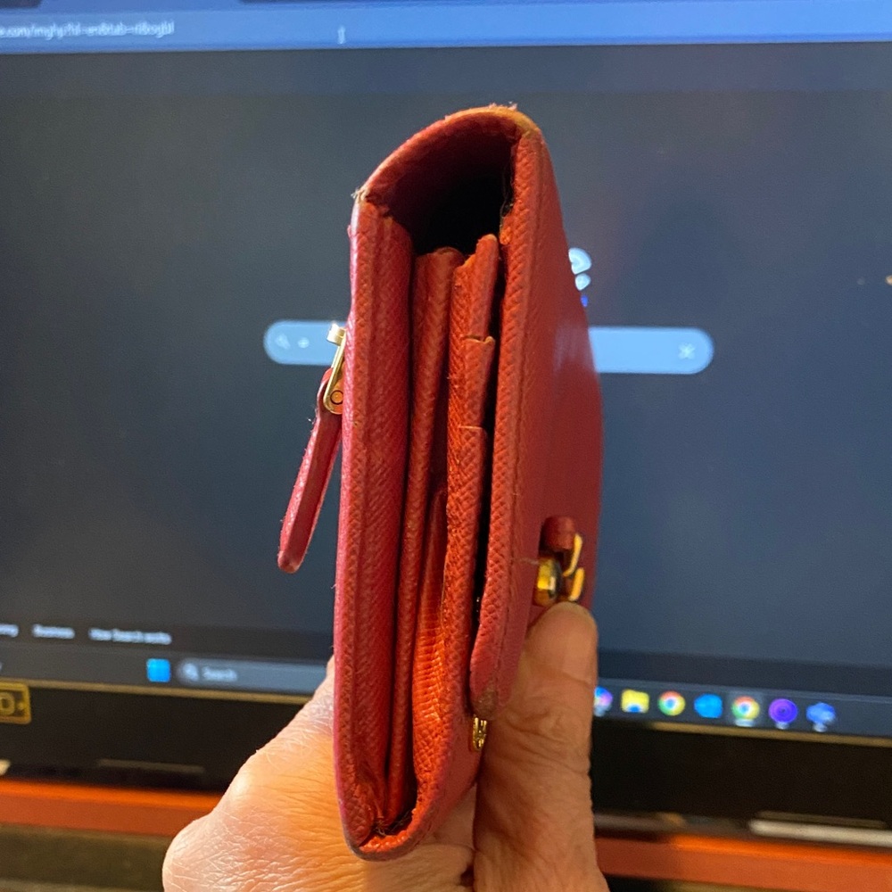 Prada Fushia pink , pre loved in fair condition Accent Wallet - Picture 8 of 8